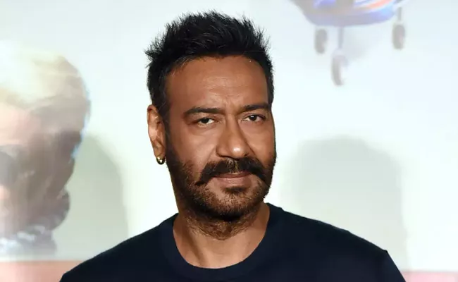 Ajay Devgn Father Veeru Devgn Dies In Mumbai - Sakshi