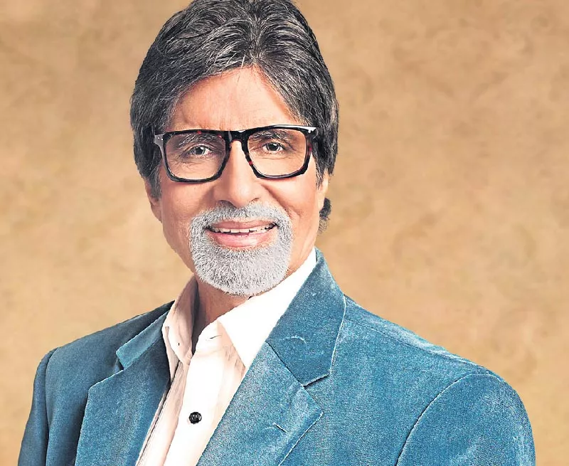 Amitabh Bachchan to play himself in Vikram Gokhale is Marathi film - Sakshi