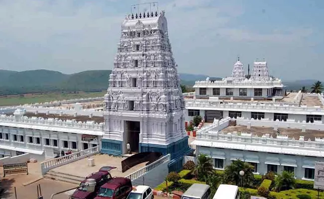 Dress Code In Annavaram Temple - Sakshi