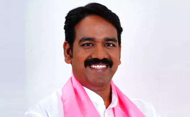 KCR Finalised Naveen Rao Name For MLA Quota MLC Seat - Sakshi