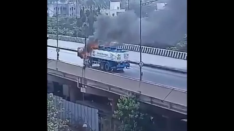 Petrol Tanker Catches Fire On Goregaon Flyover - Sakshi