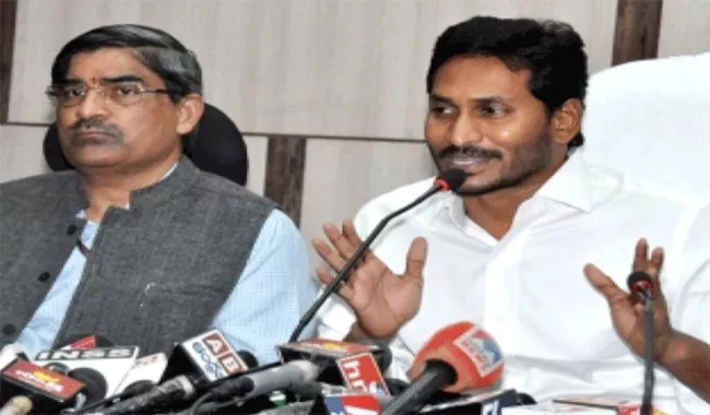 Andhra Pradesh CS, DGP Meets YS Jagan Mohan Reddy - Sakshi