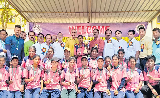 Telangana Team Got Third Place in Softball Championship - Sakshi