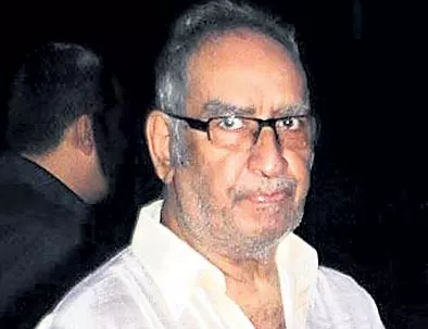 Ajay Devgn's father Veeru Devgan dies in Mumbai - Sakshi