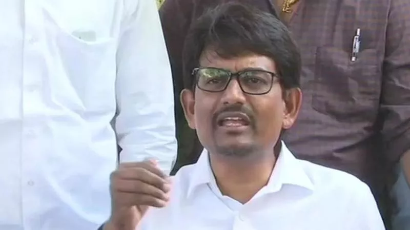 Alpesh Thakor Claims MLAs In Gujarat Want To Quit Congress  - Sakshi