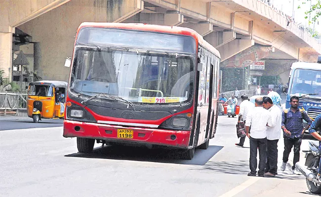 AC Not Working in Hyderabad City Bus Service - Sakshi