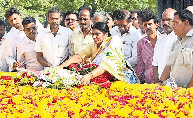 Laxmi Parvathi Comments on Chandrababu naidu - Sakshi