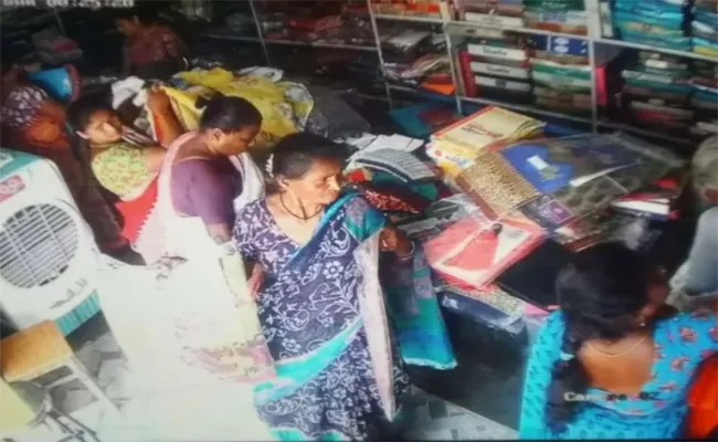 Women Thief Robbery in Cloth Showroom - Sakshi