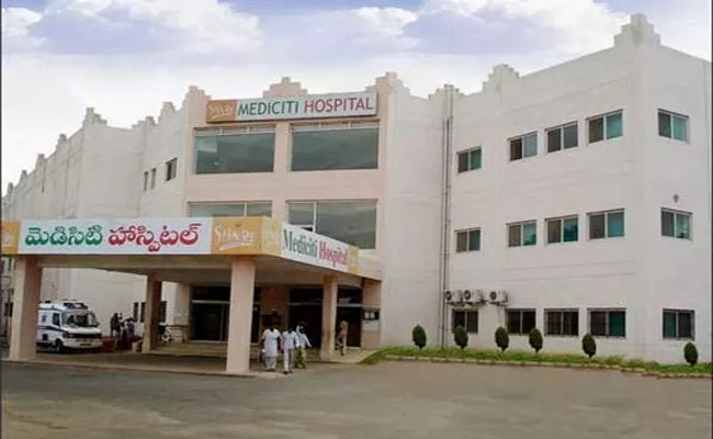 Doctors Shortage In Govt Hospital In Karimnagar - Sakshi