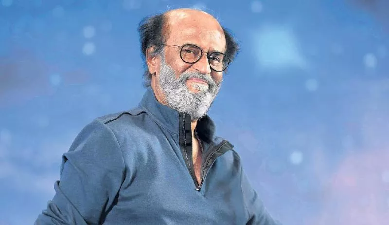 Rajinikanth Darbar crew attacked with stones by college students - Sakshi