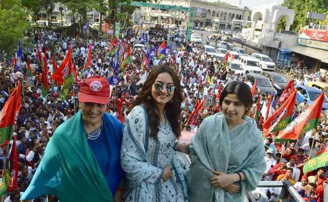 Sonakshi Sinha Campion For Her Mother Poonam Sinha In Lucknow - Sakshi