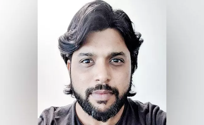 Photojournalist Covering Sri Lanka Serial Blasts Arrested Over Trespass - Sakshi