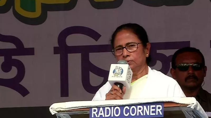 Mamata Banerjee Cancels All Public Rallies As West Bengal Braces For Cyclone Fani - Sakshi