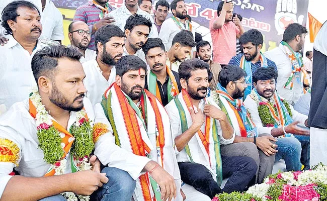 NSUI And Yuvajana Congress 48 Hours Strike Against TRS Government - Sakshi