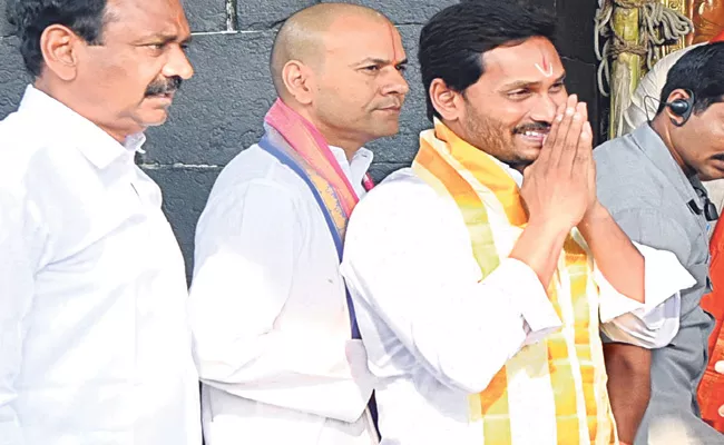 YS Jagan Visits Tirumala Temple - Sakshi