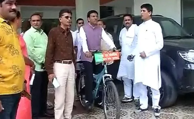 Mansukh Mandaviya Asked Will You Cycle To Oath Event - Sakshi