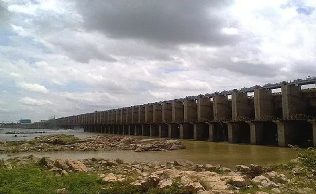 Karnataka Government Agreed To Release 2.5 TMC Water To Jurala - Sakshi