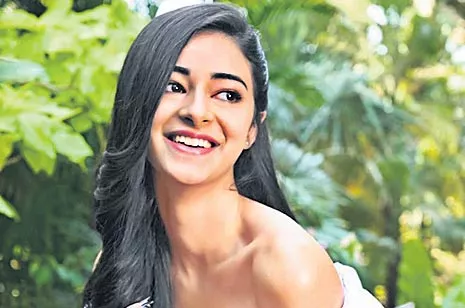 Ananya Pandey in a car accident on the sets of  Student of the Year 2  - Sakshi