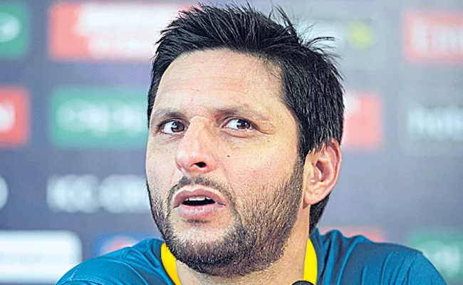 Afridi casts doubt over age in new autobiography - Sakshi