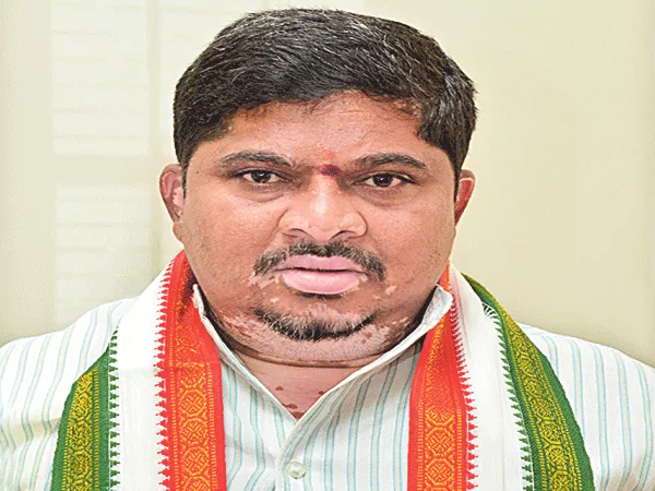 Ponnam Prabhakar Slams TRS Party - Sakshi