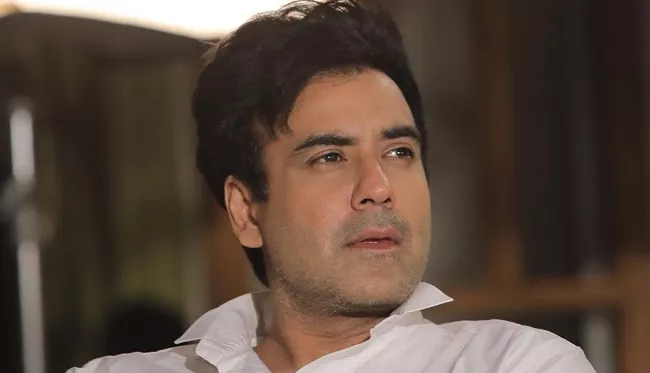 Karan Oberoi Breaks Down In Court - Sakshi