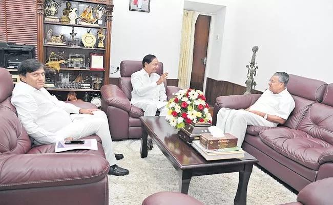 KCR Meets Kerala CM Pinarayi Vijayan - Sakshi