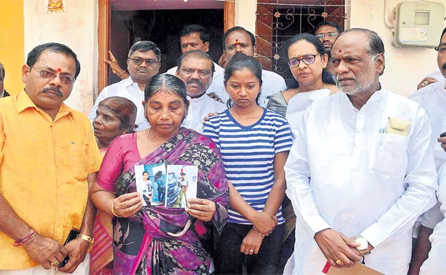 BJP Leader Laxman Visit Inter Students Families - Sakshi