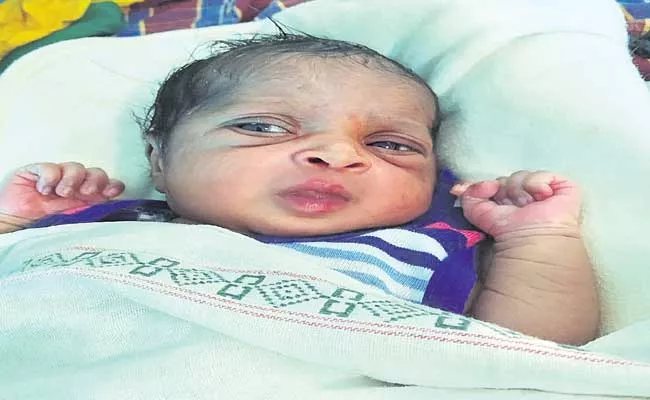 Eight Days Baby Kidnapped In Sangareddy - Sakshi