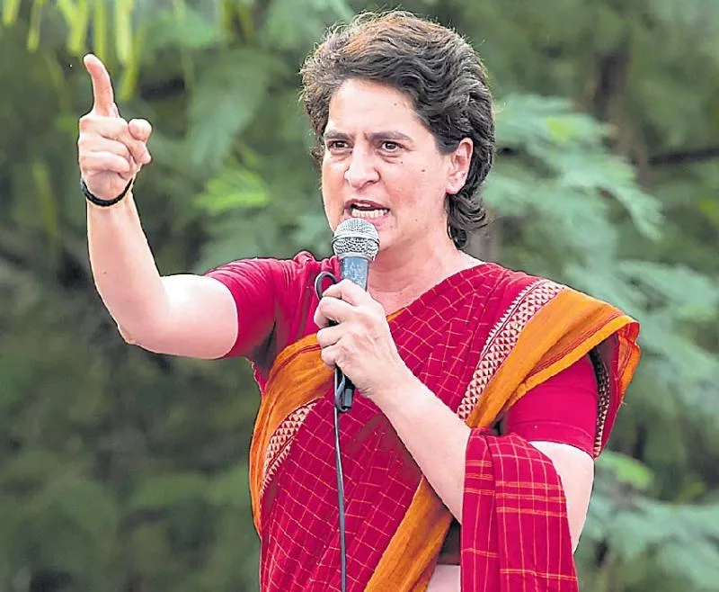 Delhi girl Priyanka Gandhi challenges PM Modi - Sakshi