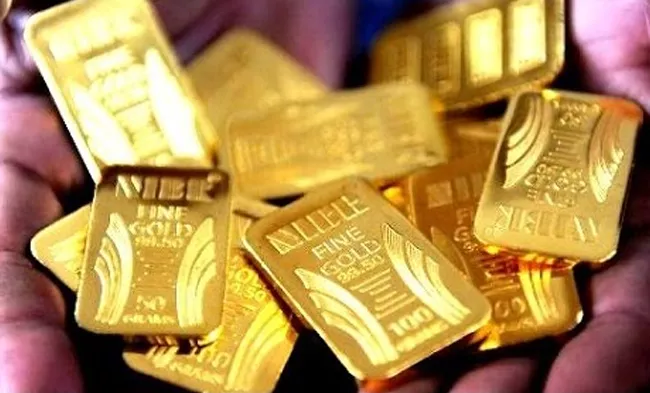 Two passengers detained with 3kg gold at Shamshabad airport - Sakshi