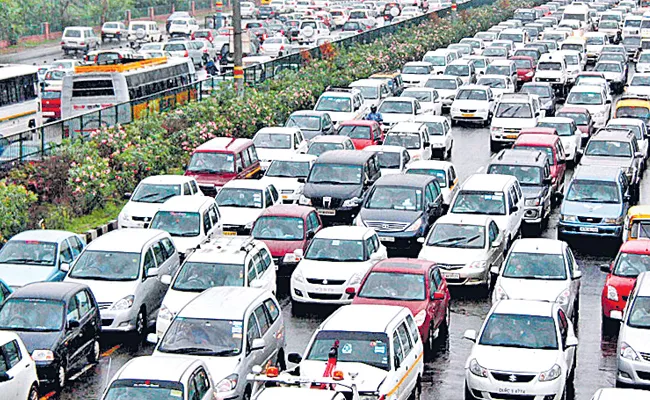 Passenger vehicle sales declined by 2% - Sakshi