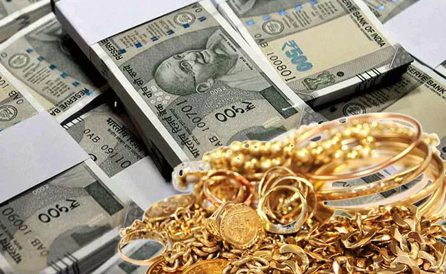 Rs one crore stolen from IAS officer house recovered! - Sakshi