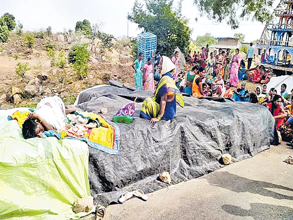 Farmer Dead With Sun Stroke At Yellareddy Zone - Sakshi