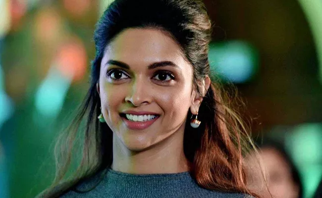 Deepika Padukone Wants To Spend Time With  Romi Bhatia - Sakshi