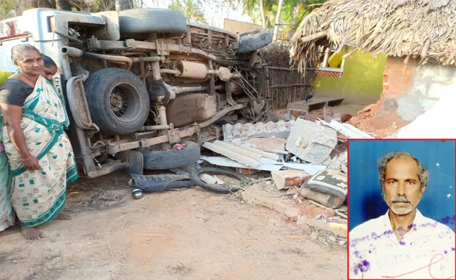 Tata Sumo Rollovered in Home And Man Dead - Sakshi