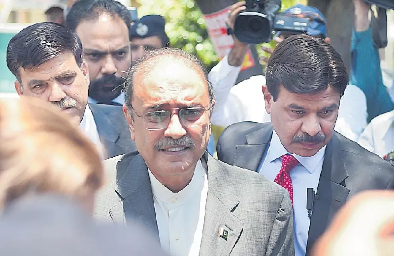 Former Pakistan President Asif Ali Zardari arrest - Sakshi