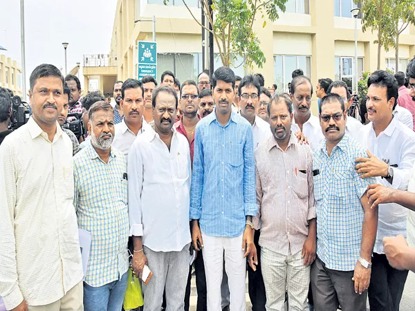 YS Jagan who retained the word says Employees JAC - Sakshi