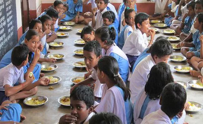 Refusal To Use Onion And Garlic in Midday Meal - Sakshi