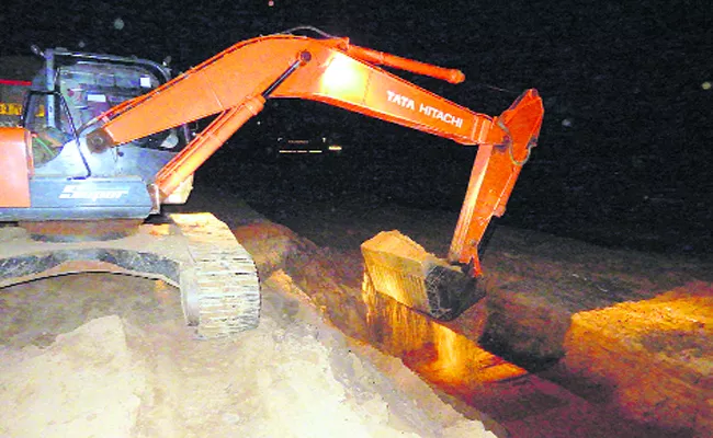 sand mafia in amaravathi - Sakshi