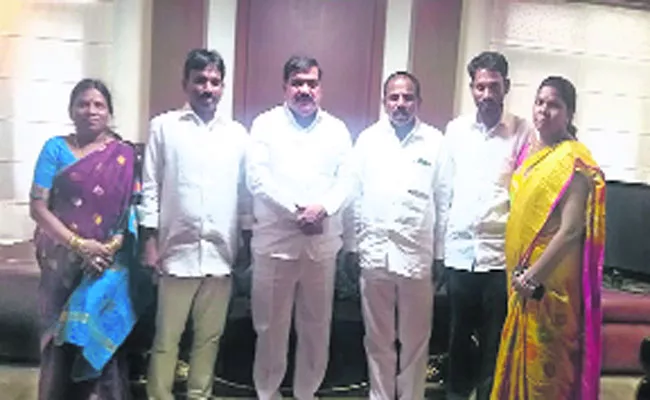 Kale Yadaiah Meets Mahender Reddy and Sabitha Indra Reddy - Sakshi