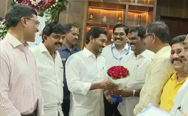 APSRTC JAC Leaders Meet CM YS Jagan - Sakshi