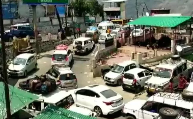 Uttarakhand Roads Blocked With Heavy Traffic - Sakshi