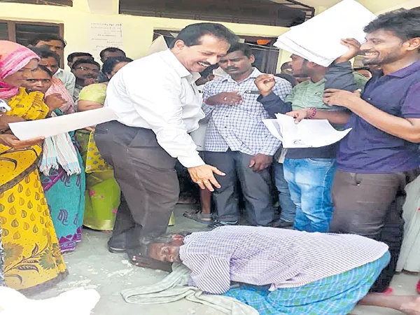 Farmer fell on the legs of Joint collector for Pass Book - Sakshi