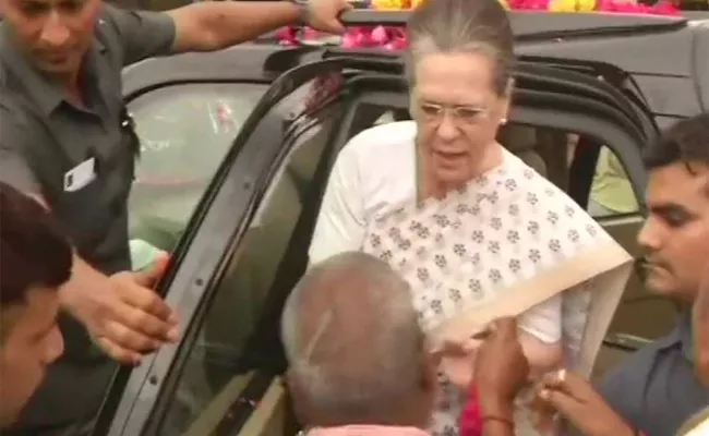 Sonia Gandhi Thanks To Raebareli People In Uttar Pradesh - Sakshi