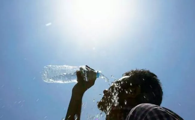 Hot Winds Blowing Across In Telangana - Sakshi