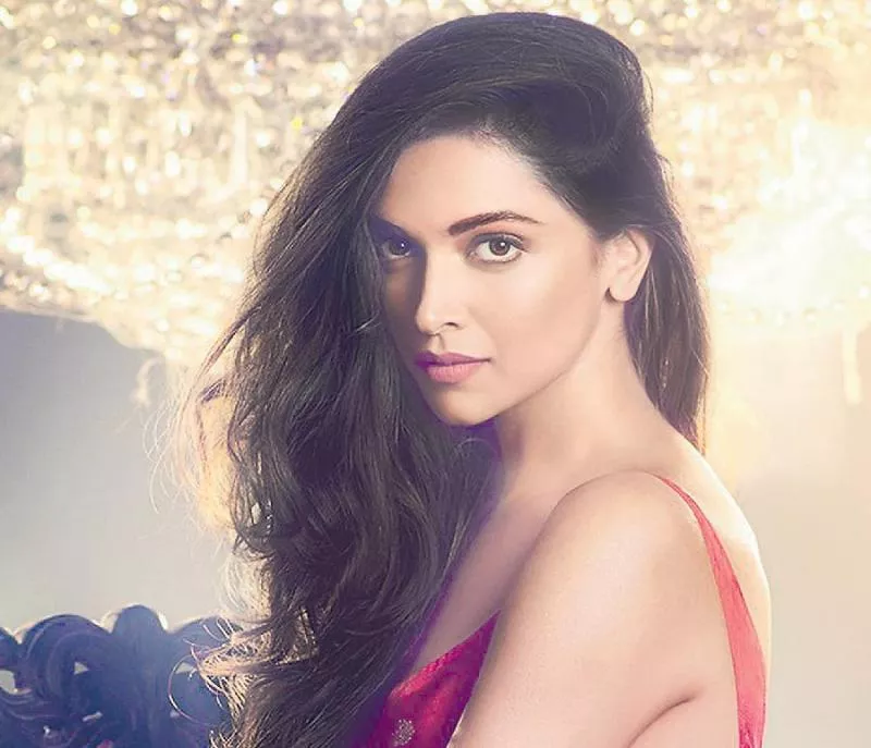 Deepika Padukone to be paid Rs 14 crore for 83 - Sakshi