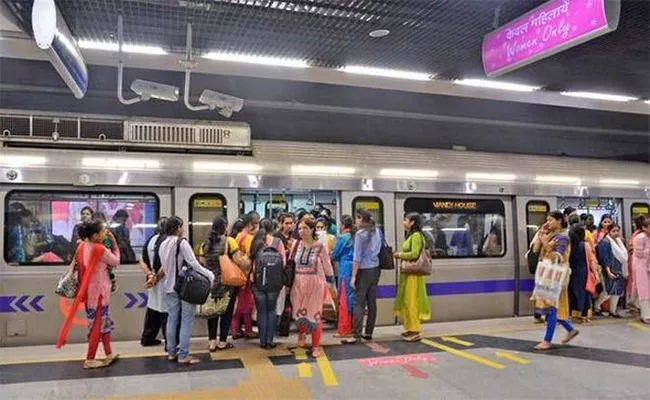 Delhi Metro: Free Journey For Women - Sakshi