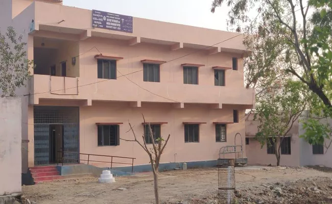 New Zilla Parishad Office Not Ready In Mahabubnagar - Sakshi