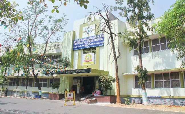 Patient Dies In Ruia Hospital Because Of Doctor Negligence - Sakshi