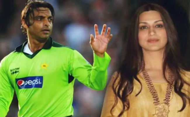 Shoaib Akhtar wanted to kidnap Sonali Bendre - Sakshi